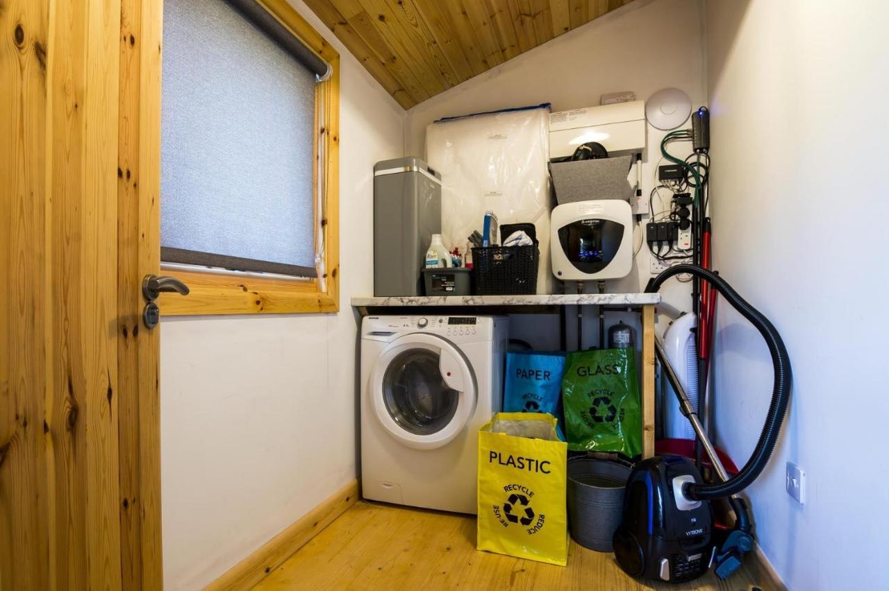 Fern Lodge - 2 Bedroom Log Cabin - Saint Florence - Tenby Buitenkant foto