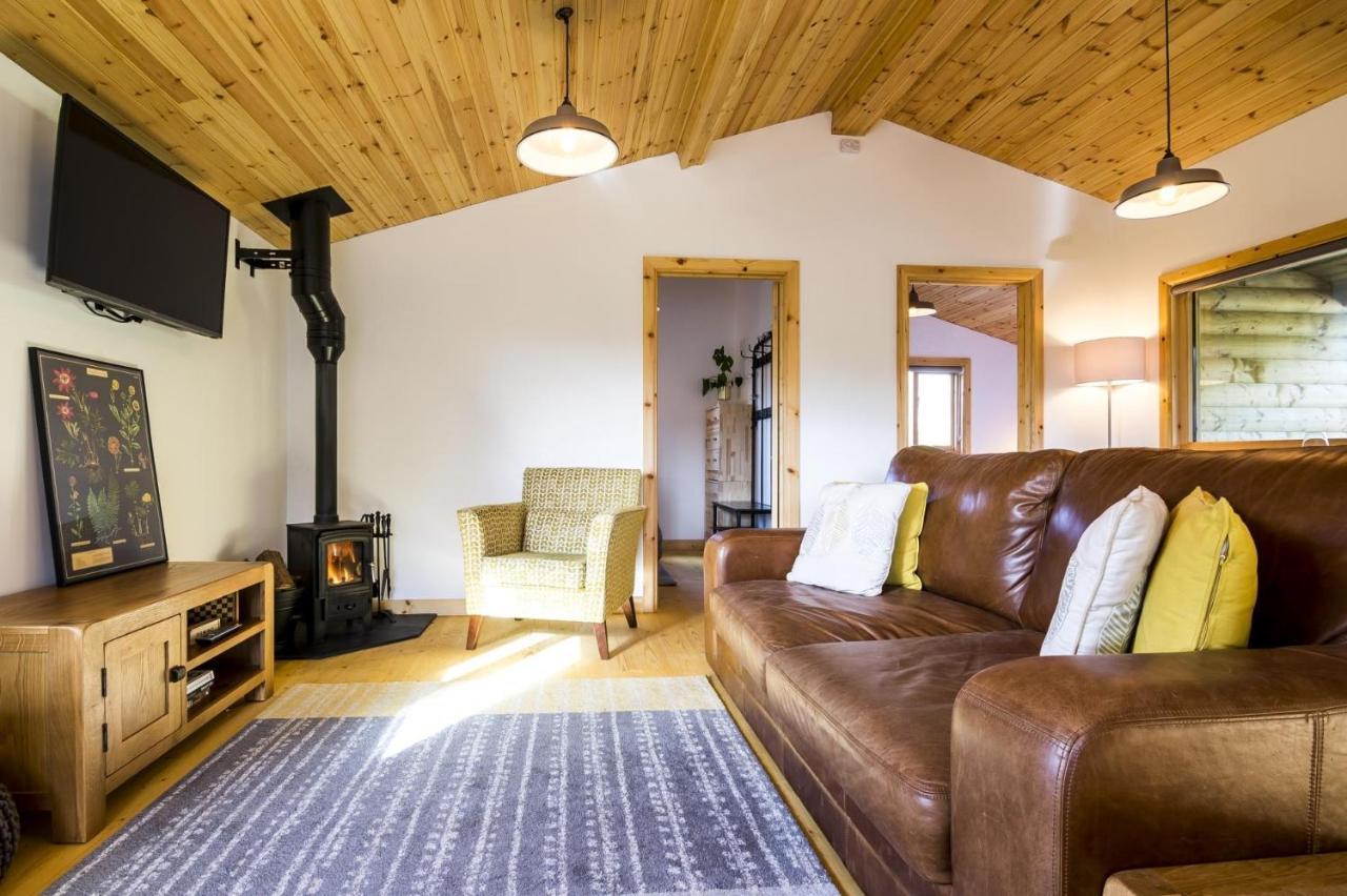 Fern Lodge - 2 Bedroom Log Cabin - Saint Florence - Tenby Buitenkant foto