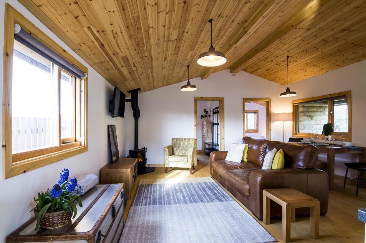 Fern Lodge - 2 Bedroom Log Cabin - Saint Florence - Tenby Buitenkant foto